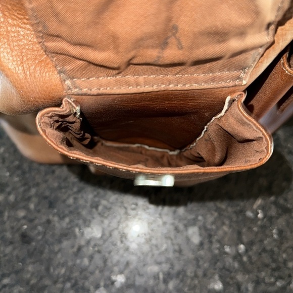 Lavive Made In Colombia Brown Leather Shoulder Bag - Picture 3 of 9